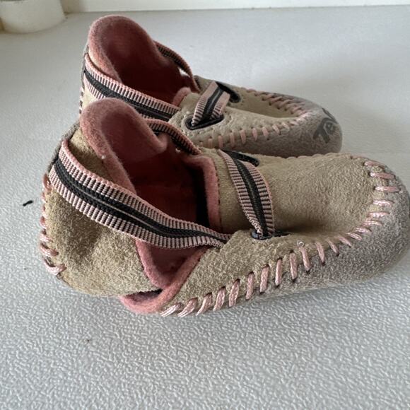 Teva Baby Shoes Tan & Pink Adjustable Small Medium 0-3-6 Soft Sole Crib Slippers - Picture 4 of 9